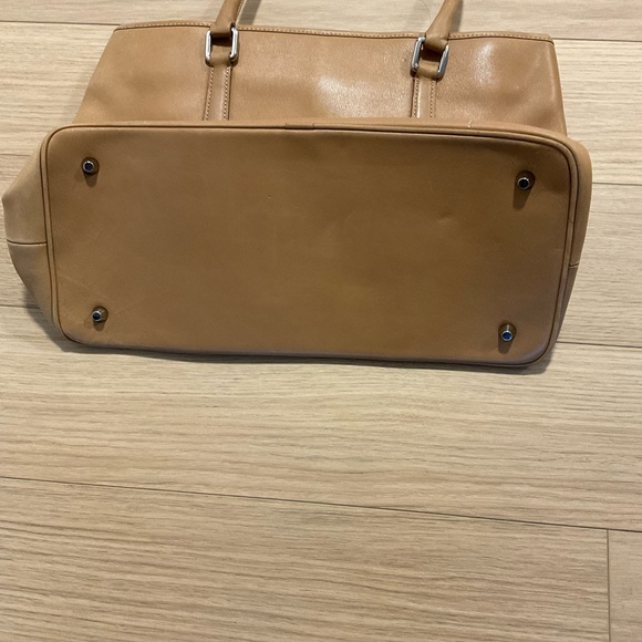 Vintage Coach leather tan tote - Picture 6 of 15